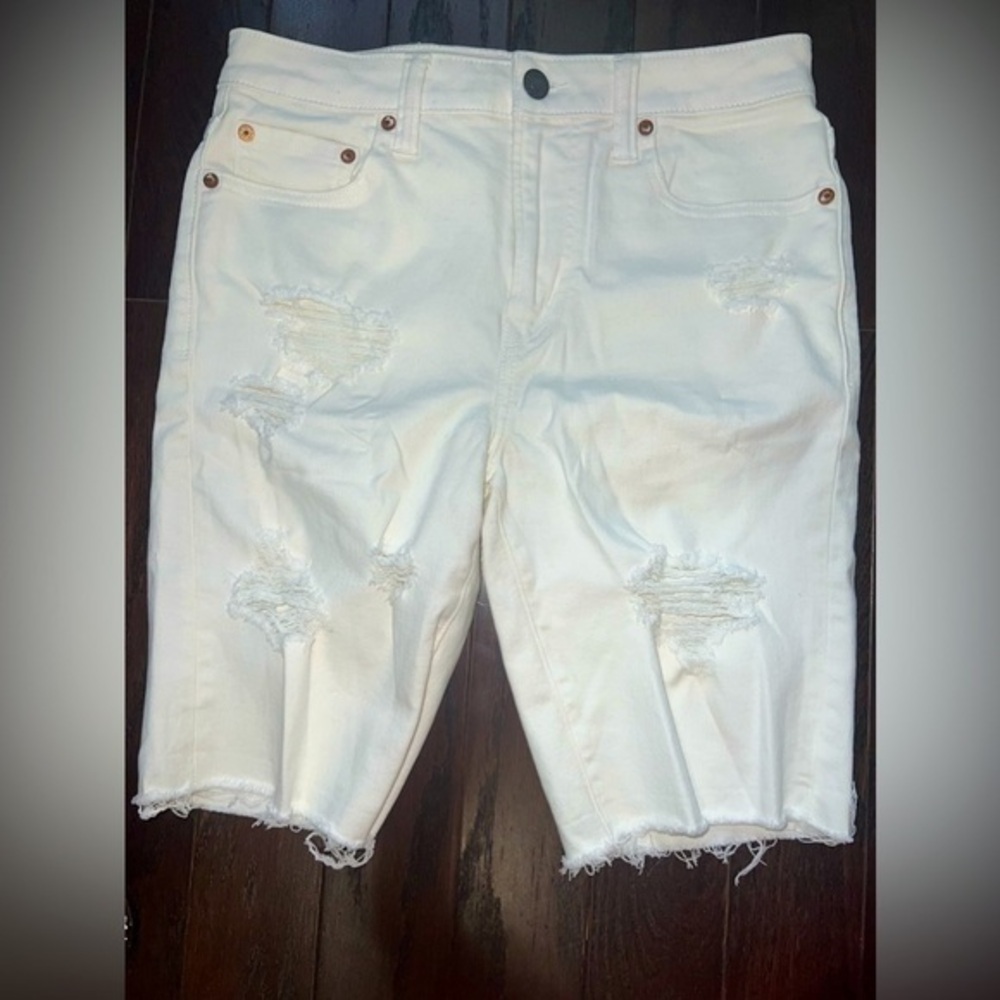American Eagle Bermuda distressed shorts